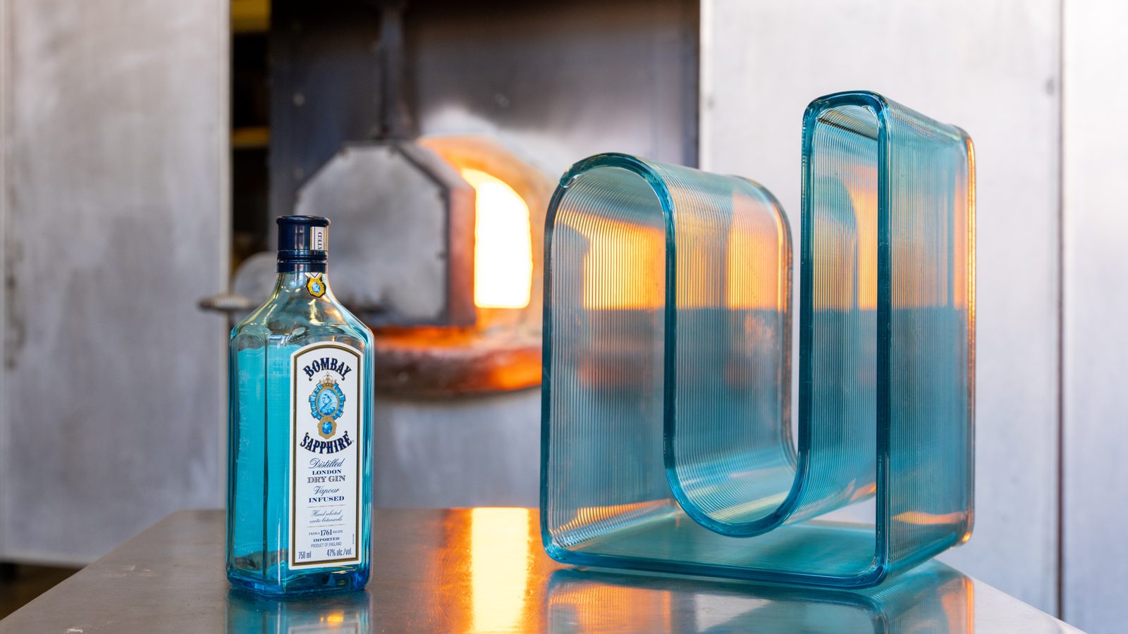 Recycled container-glass cullet extruding from the nozzle